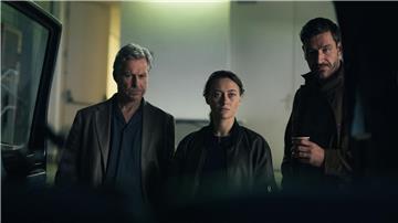 David Acosta (Michael Epp, re.) ermittelt mit seinem Team aus Mercédes Navarro (Mercedes Müller, Mitte) und Adrían Martinéz (Dirk Borchardt, li.).