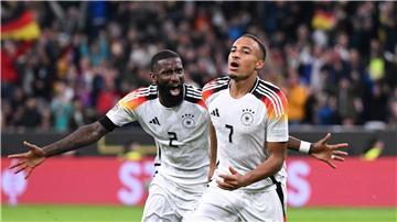 Debütant Jamie Leweling (r) war Torschütze und Matchwinner für das DFB-Team gegen die Niederlande.  