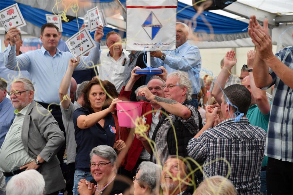 Dedesdorfer Markt mit Schweinemarkt und Wahl zur Marktkönigin. 