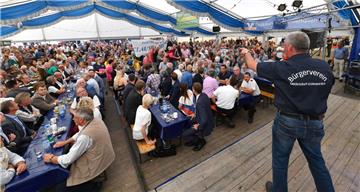 Dedesdorfer Markt mit Schweinemarkt und Wahl zur Marktkönigin.