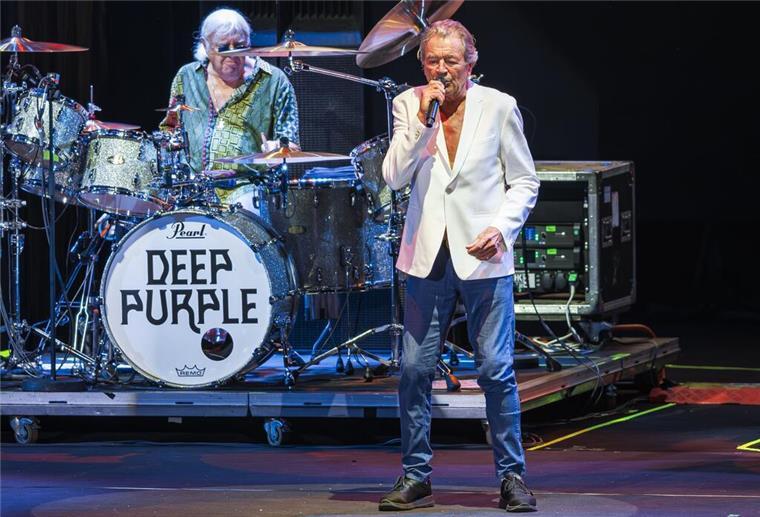 Neuer Gitarrist, neue Energie: Deep Purple in Bestform Deep-Purple-Sänger Ian Gillan (rechts) ist sein über 50 Jahren im Musikgeschäft (Archivbild).