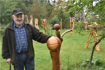 Dekorative Skulpturen für den Garten: Solche Objekte fertigt Hans-Jürgen Freytag mit viel Liebe zum Detail an. Am Wochenende öffnen er und sein Frau Garten und Schauraum für Besucher.  