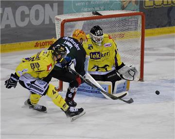 DEL-Eishockey mit den Fischtown Pinguins gegen die Krefelder Pinguine in der Eisarena. Foto Scheschonka