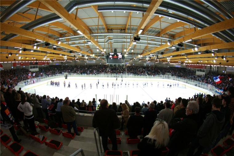 DEL-Spiele in der Bremerhavener Eisarena? Ab September könnte es so weit sein.
