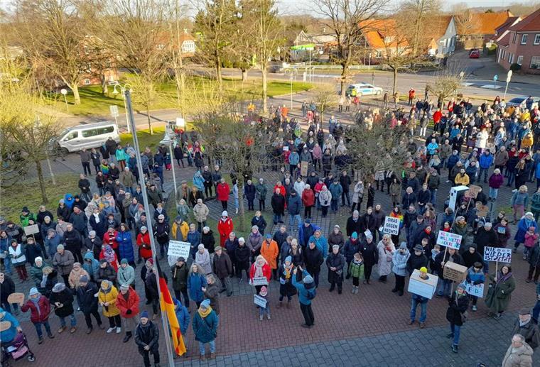 Demos gegen Rechtsextremismus zwischen Jade, Weser und Elbe: Die besten Bilder Demo in Beverstedt