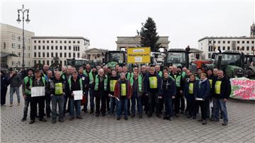 Demonstrierende Bauen aus der Wesermarsch am Dienstag in Berlin.