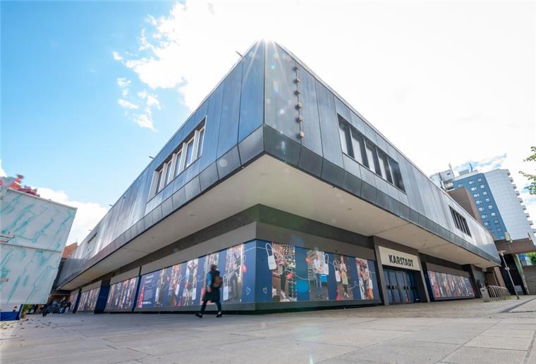 Keinen Bremer Euro für Karstadt-Abriss in Bremerhaven Den Abriss des ehemalige Karstadt-Gebäudes wird die Stadt aus der eigenen Kasse bezahlen müssen. Finanzsenator Dietmar Strehl stellte klar, dass das Projekt nie Teil des Bremen-Fonds war.