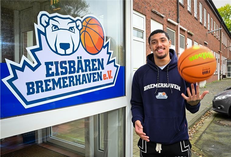 Eisbären-Profi Alvano hat eine eigene Mode-Marke Den Eisbären als Maskottchen der Bremerhavener Basketballer findet Ethan Alvano cool.