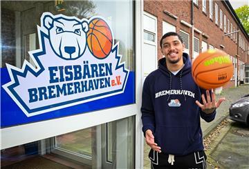 Den Eisbären als Maskottchen der Bremerhavener Basketballer findet Ethan Alvano cool.