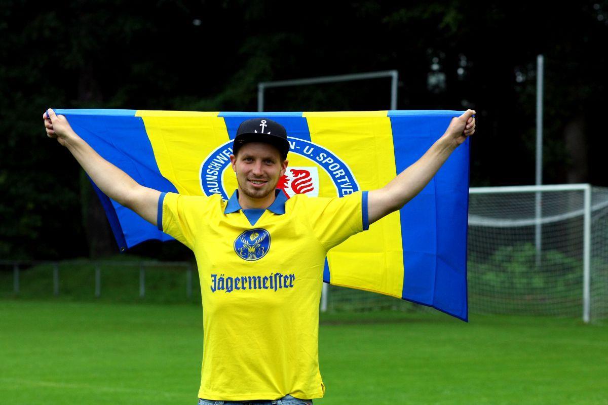 "2. Liga ist spannend": Breddorfer HSV-Fan arbeitet für Eintracht Braunschweig Den Hamburger SV bewundert Arne Wülpern aus Breddorf seit seiner Kindheit, ist immer noch großer Fan des Fußball-Bundesligisten. Seit gut einem Jahr arbeitet der Steuerfachangestellte auf der Geschäftsstelle von Eintracht Braunschweig, ist Dauerkarteninhaber und liebt auch den Fußball des Zweitligisten.
