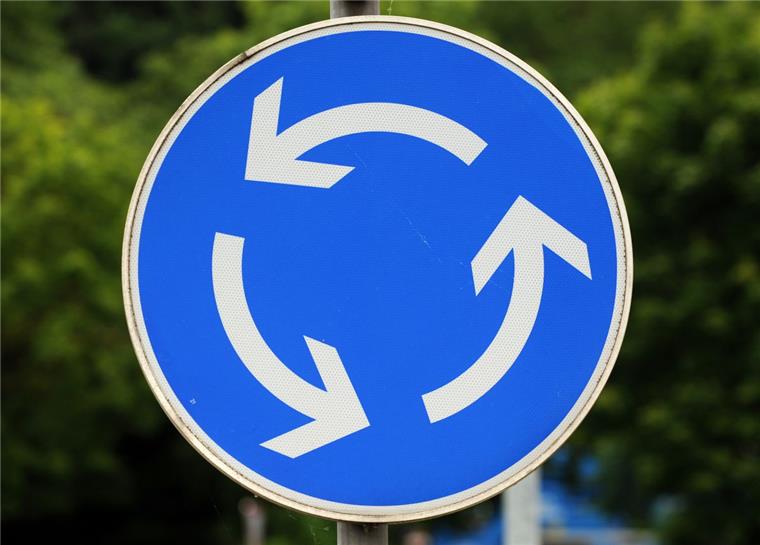 74-Jähriger ignoriert Kreisel an der Rickmersstraße - und baut Unfall Den Kreisverkehr Rickmersstraße/Pestalozzistraße hat ein 74-jähriger Autofahrer einfach ignoriert. Er fuhr geradeaus weiter - und baute einen Unfall.