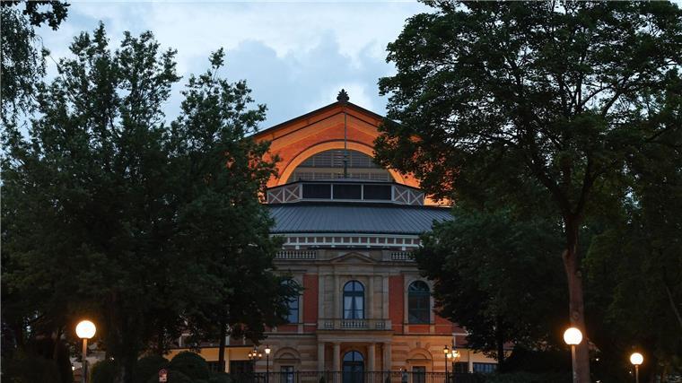Richard-Wagner-Festspiele: Verwaltungsrat begründet Sparkurs Den öffentlichen Haushalten geht es schlecht - die Bayreuther Festspiele müssen deshalb sparen. (Archivbild)