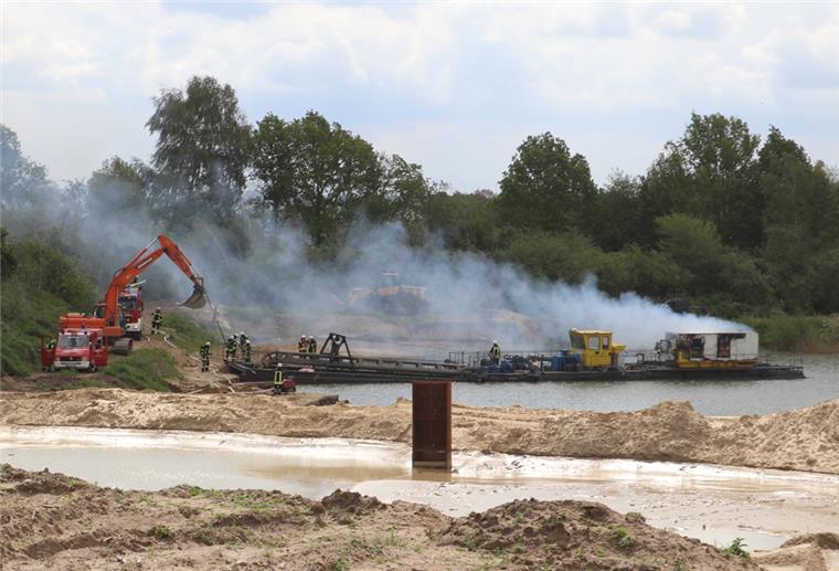 Den Rauch hatten Spaziergänger gesehen und der Feuerwehr gemeldet. Der schnelle Einsatz der Feuerwehr hat Schlimmeres verhindert.