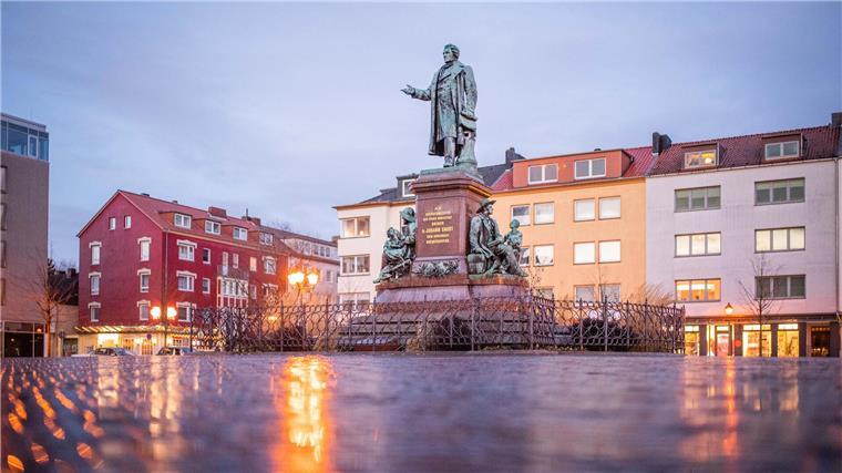 Denkmal des Bürgermeisters Smidt auf dem Bremerhavener Theodor-Heuss-Platz im Januar 2023. Foto: Hartmann