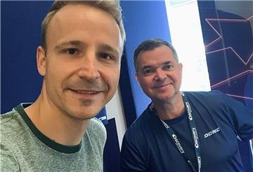Dennis Heinemann (links) freut sich auf seinen TV-Einsatz - hier ist er im Sommer 2021 an der Seite von Ex-Tischtennis-Champion Steffen Fetzner zu sehen.
