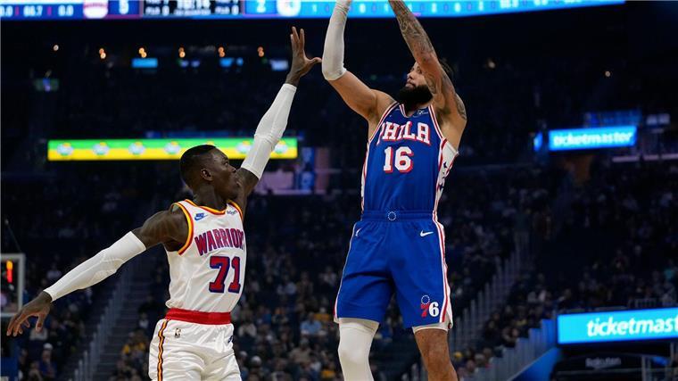 Dennis Schröder (links) durfte mit den Warriors mal wieder jubeln.