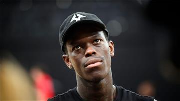 Dennis Schröder und die Basketballer wollen an der Eröffnungsfeier der Olympischen Spiele in Paris teilnehmen.