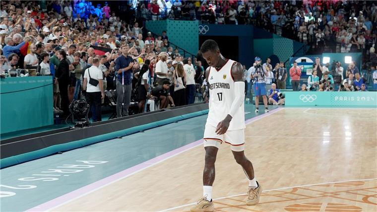 Los Angeles im Visier: Schröder spielt nach Olympia weiter Dennis Schröder verließ mit hängendem Kopf die Arena.
