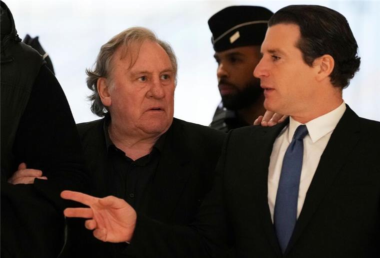 Depardieus Anwalt Jérémie Assous (rechts) kritisiert „unrichtige“ Elemente in den Ermittlungen und stellt die Persönlichkeit der Klägerin infrage. (Archivbild) 