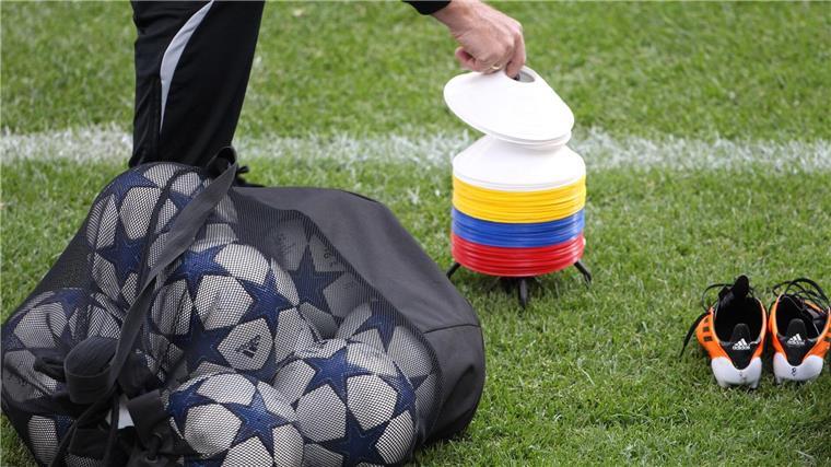 Alle Spieler weg - FC Düren wirbt um vereinslose Akteure Der 1. FC Düren sucht über ein Probetraining neue Spieler für den Saisonendspurt in der Regionalliga.
