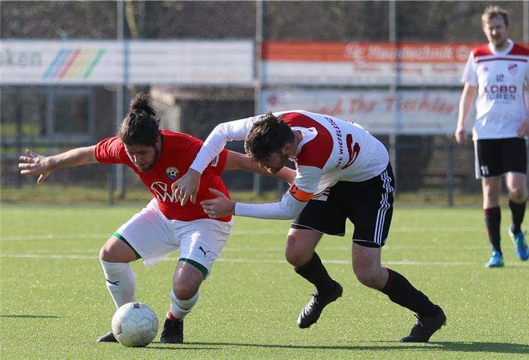 Dem 1. FC Nordenham droht die Abstiegsrunde Der 1. FC Nordenham mit Mehmet Acar (links) zeigte gegen den Tabellendritten eine gute Leistung, machte aber zu viele Fehler.