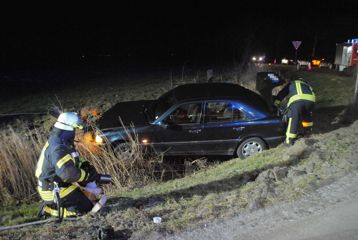 Hagen: Fahranfänger (18) landet auf der K49 im Graben Der 18-jährige Fahrer und vier weitere Insassen wurden bei dem Unfall in Wurthfleth (Hagen) leicht verletzt.