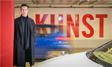 Der 18-jährige Mike Mio will junge Menschen für kreative Projekte mobilisieren. Foto: Scheschonka