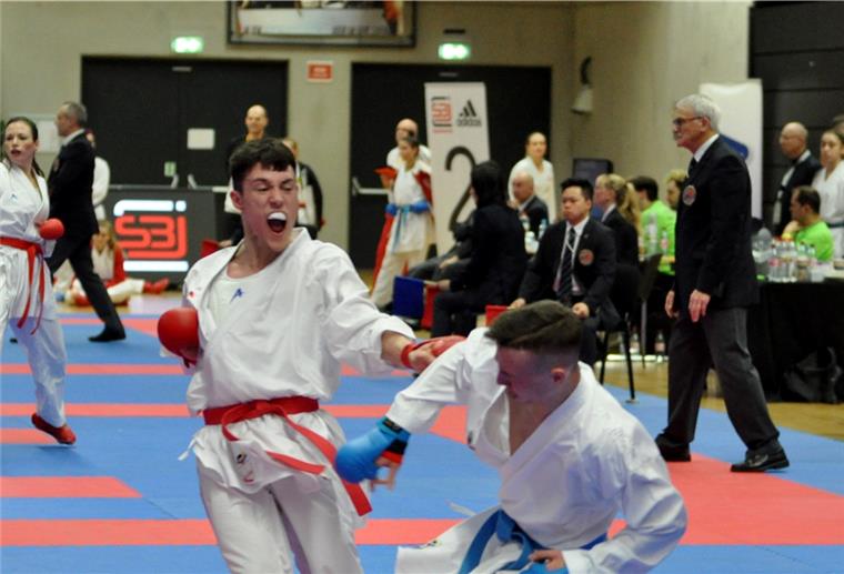 Bremerhavener ist deutscher Karatemeister Der 19-jährige Edgard Merkine kämpfte im Halbfinale gegen Florian Haas aus Rheinland Pfalz.