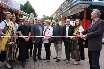Der 196. Herbstmarkt, im vergangenen September noch frohen Mutes von Ortsbürgermeister Uwe Bischoff eröffnet, sollte der letzte gewesen sein. Stadt, Gewerbetreibende und Marktbeschicker haben anstelle der Traditionsveranstaltung den "Beerster Geestmarkt" iaus der Taufe gehoben, der erstmals im Juni durchgeführt wird.