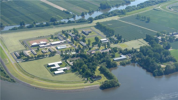Mutmaßlicher Pädokrimineller ins Jugendgefängnis verlegt Der 20-Jährige wurde von der Untersuchungshaftanstalt ins Jugendgefängnis Hähnöfersand verlegt. (Archivbild)
