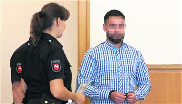 Der 24 Jahre alte Nordenhamer räumt ein, seine Ex-Freundin geschlagen zu haben. Getreten habe er sie aber nicht, so der Angeklagte. 