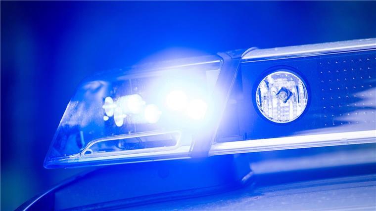Mann ohne Führerschein rast vor Polizei davon Der 25-Jährige beschleunigte innerhalb des Stadtgebietes auf rund 150 Kilometer pro Stunde. (Symbolbild)