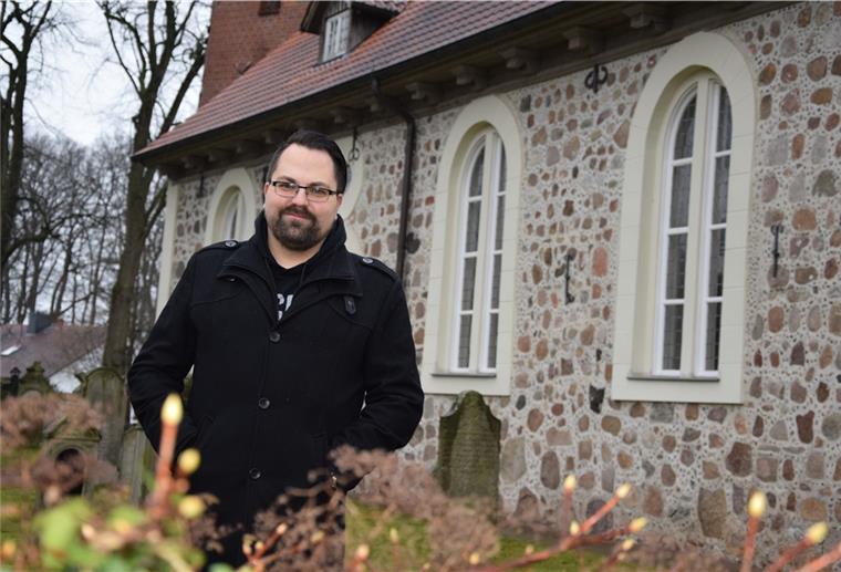 Der 31-jährige Hendrik Topp wirkt jetzt als Vikar in der Kirchengemeinde Selsingen.