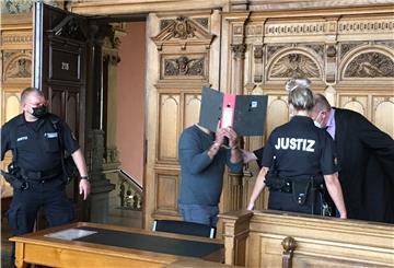 Der 42 Jahre alte Angeklagte muss sich vor dem Landgericht verantworten.
