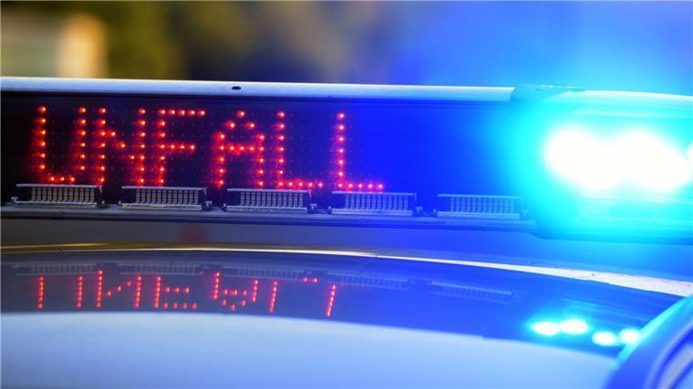 Der 57-Jährige stirbt noch an der Unfallstelle. (Symbolbild)