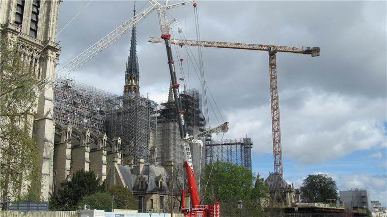 Notre-Dame führt Online-Ticket wegen erwarteten Ansturms ein Der Abbau des Baugerüsts an der Pariser Kathedrale Notre-Dame schreitet voran. Die Wiedereröffnung ist für den 8. Dezember geplant. Um den Besucherandrang zu bewältigen, führt die Diözese von Paris nun Online-Reservierungen ein.