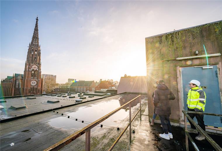 Karstadt-Abriss: Fluchtweg für Wohnturm des Columbus Centers sorgt für Ärger Der Abriss der ehemaligen Karstadt-Immobilie hat begonnen.
