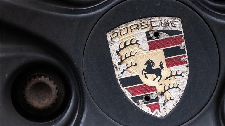 Porsche fliegt aus dem Dax Der Abstieg von Porsche ist sinnbildlich für die Krise der deutschen Autoindustrie, die mit sinkenden Gewinnen kämpft.