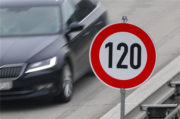 ADAC nicht mehr grundsätzlich gegen Tempolimit auf Autobahnen Der ADAC stellt sich nicht mehr grundsätzlich gegen ein Tempolimit auf Autobahnen.