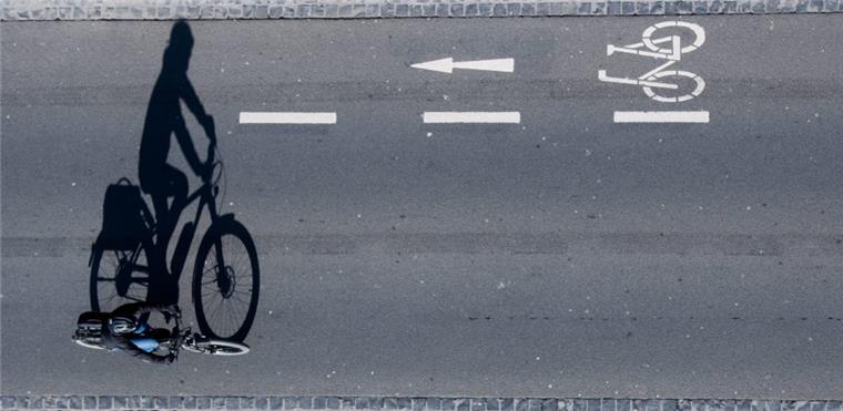 Demonstration in Bremerhaven geplant: Mehr Platz für Fahrräder auf der Straße Der ADFC plant für Samstag, 11. Mai, eine Demonstration in Bremerhaven, um auf die allgemeine Radverkehrssituation in der Stadt aufmerksam zu machen.
