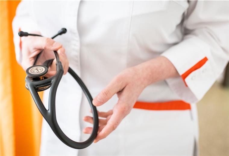 Der Ärztemangel in Bremerhaven spitzt sich langsam zu. Wartezeiten für Patienten werden länger. „In fünf Jahren haben wir ein ernstes Versorgungsproblem“, sagt Dr. Birgit Lorenz.