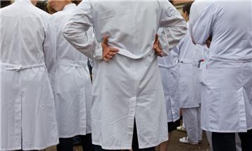 Der Ärztemangel wird immer größer. Auch die Kliniken in Bremerhaven brauchen daher dringend die Unterstützung ausländischer Ärzte.