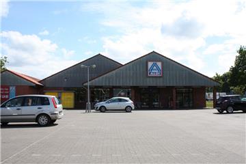 Der Aldi-Markt zieht voraussichtlich nicht auf das Grundstück am Amtsdamm 55 in Nähe des Raiffeisen-Marktes. Derzeit ist der Aldi-Markt in Hagen im Gewerbegebiet Döhrenacker zu finden (Foto).