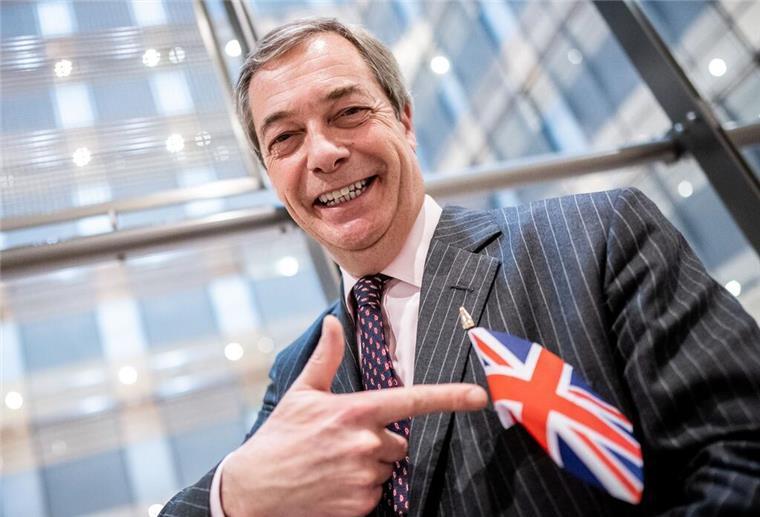 Brexit-Ikone Nigel Farage zieht ins britische Dschungelcamp Der als lautstarker EU-Kritiker und Brexit-Vorkämpfer auch in Deutschland bekannt gewordene Rechtspopulist Nigel Farage macht bei der britischen TV-Ausgabe des Dschungelcamps mit.