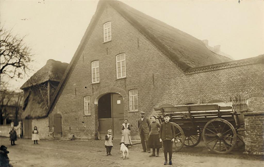 Der alte Burmester-Hof, erbaut um 1824, an der Morgensternstraße 16, ist bis heu...