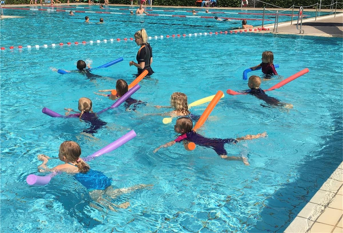 Wilstedt und Hepstedt: 360 Nichtschwimmer weniger Der Anblick von Schwimmnudeln ist derzeit Alltag im Wilstedter Heidebad. Dort lernen jede Menge Kinder das Schwimmen.