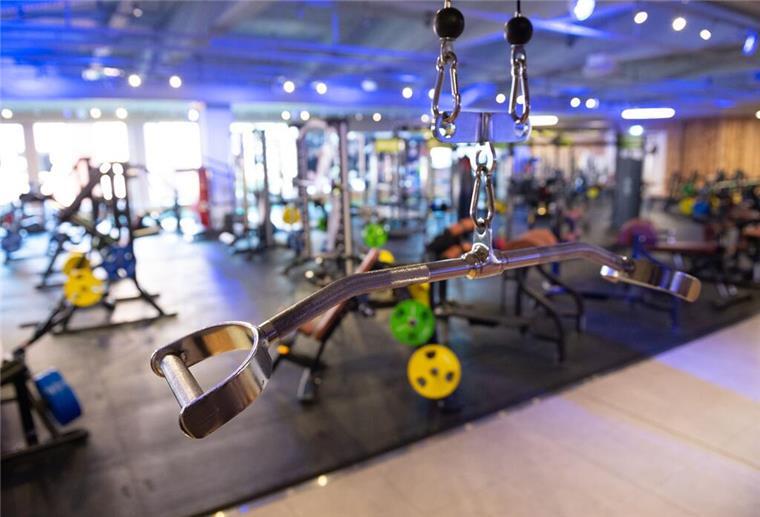 Fitnessboom im Januar: Warum viele Vorsätze schnell platzen Ein leeres Fitnessstudio.