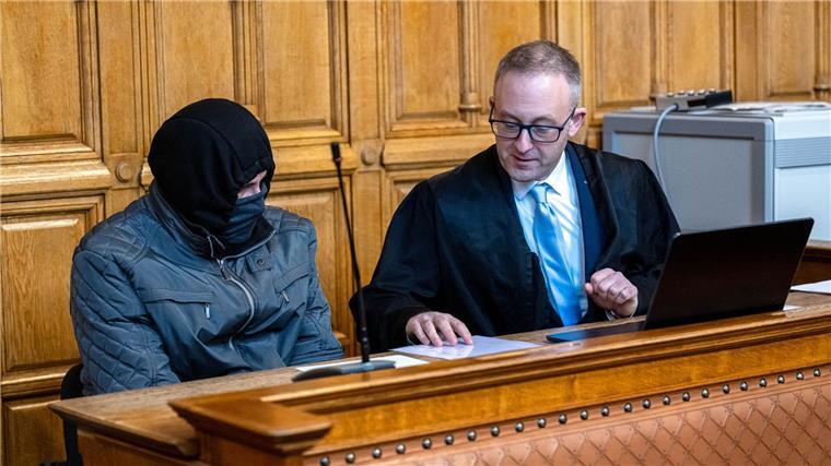 Trainer wegen sexueller Übergriffe auf Jungen vor Gericht Der Angeklagte soll Kinder und Jugendliche aufgefordert haben, ihm Videos mit sexuellen Inhalten zu schicken.