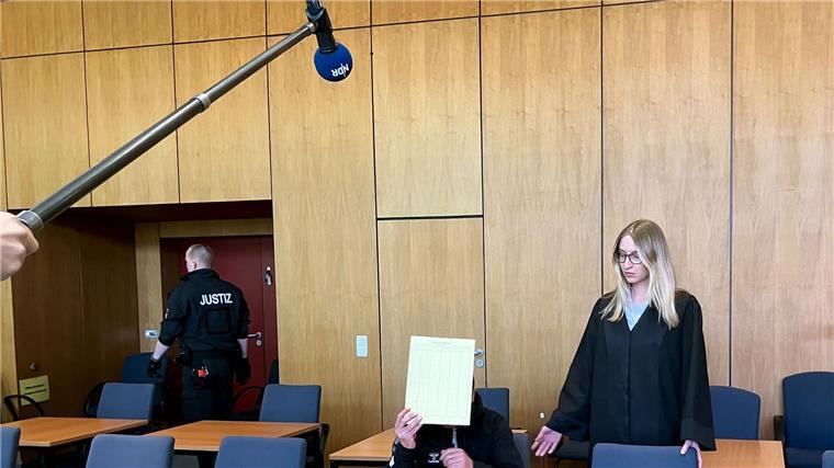 Zwölf Jahre Haft für tödliche Messerattacke in Sarstedt Der Angeklagte wurde im Landgericht Hildesheim wegen Totschlags verurteilt.