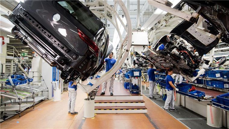 Umfrage: Viele Industriebetriebe planen Stellenabbau Der anhaltende Auftragsmangel trifft die Autobranche besonders hart. (Symbolbild)
